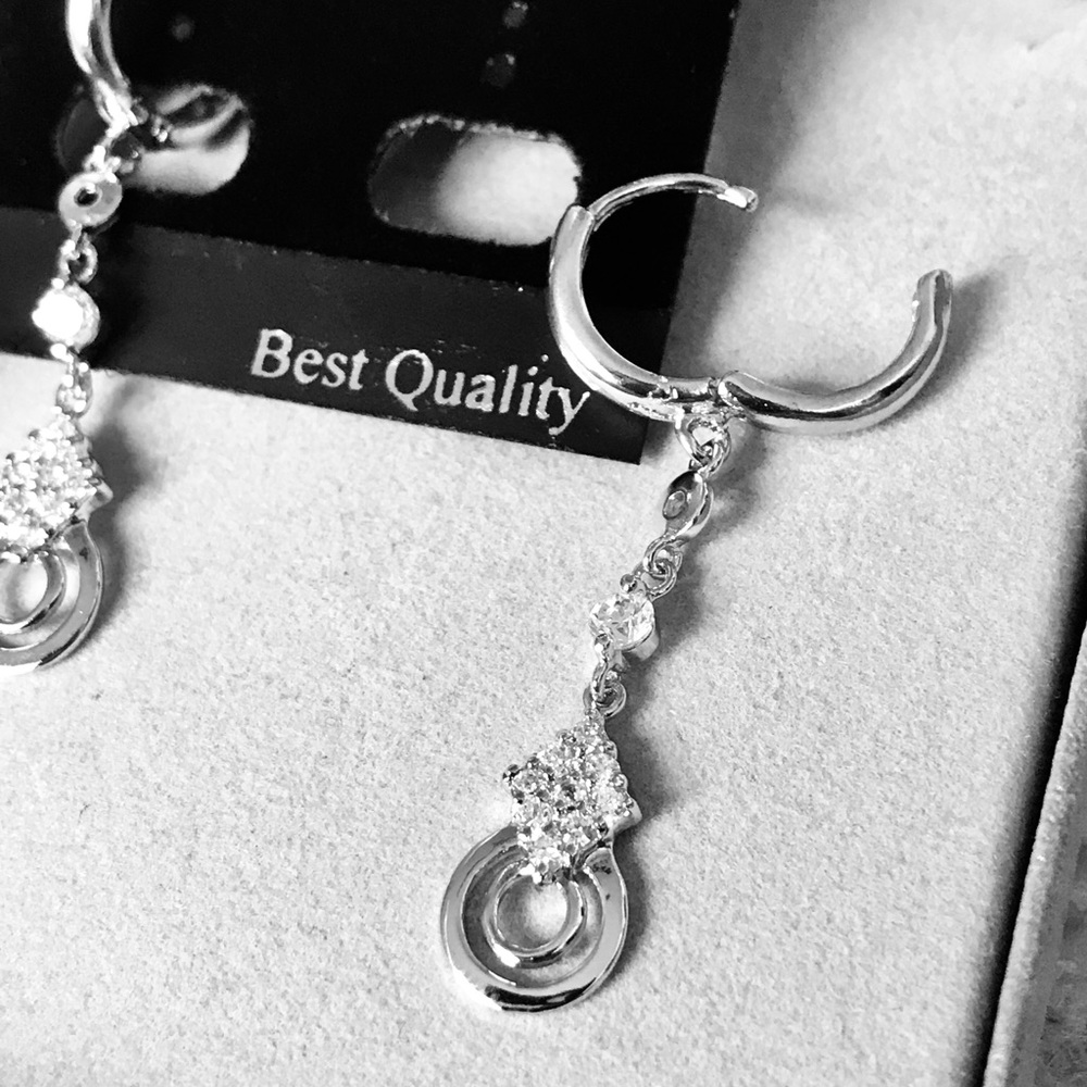 Silver earring W Rhinestone